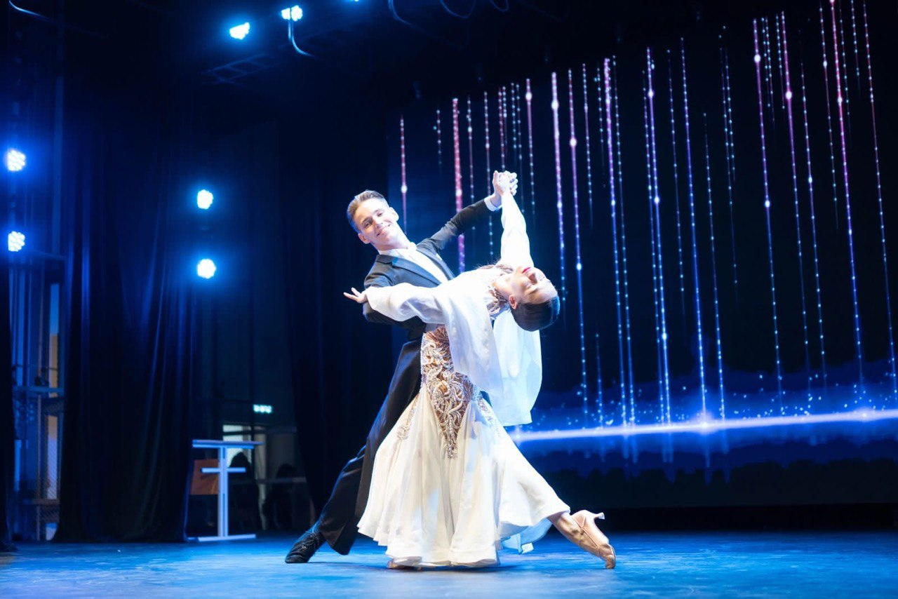 Вадим Томилов - профессиональный танец на сцене